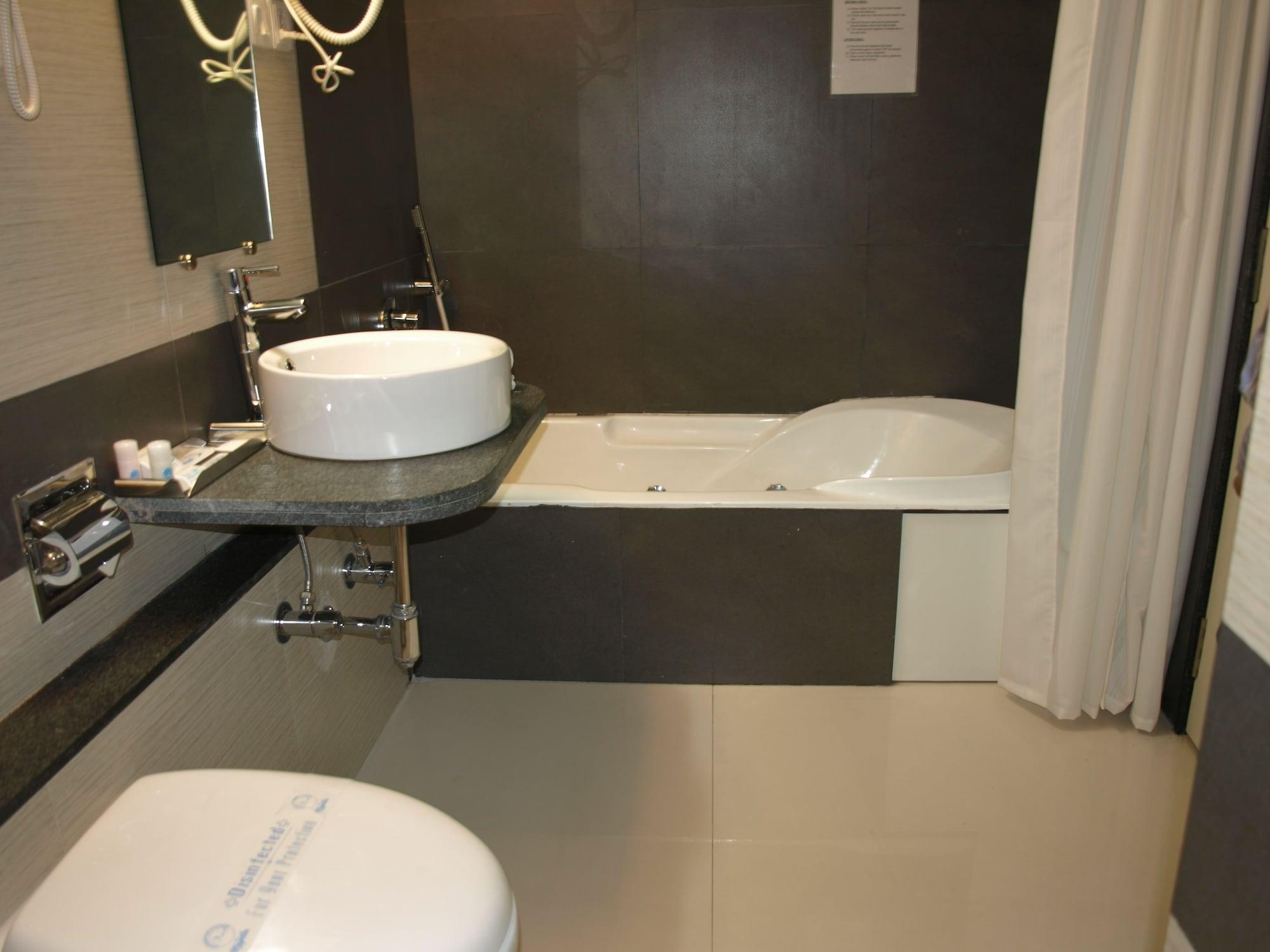 Kapila Business Hotel Пуне Екстер'єр фото