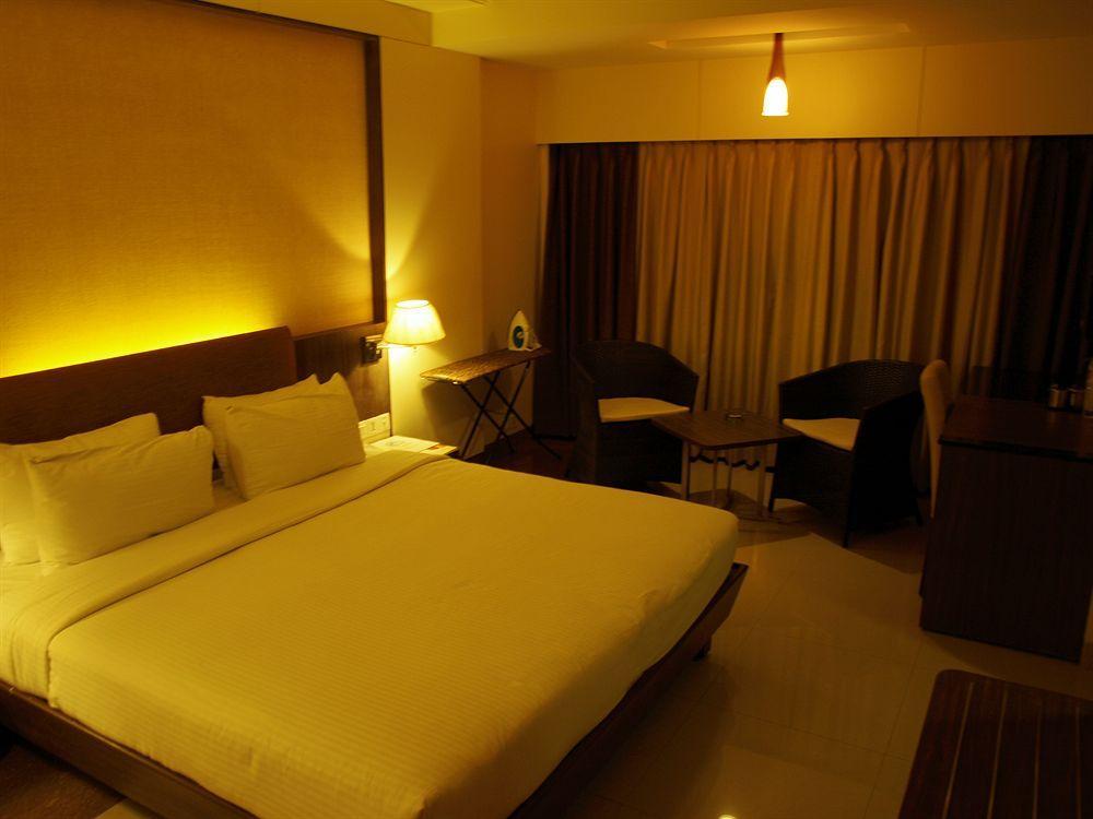 Kapila Business Hotel Пуне Екстер'єр фото