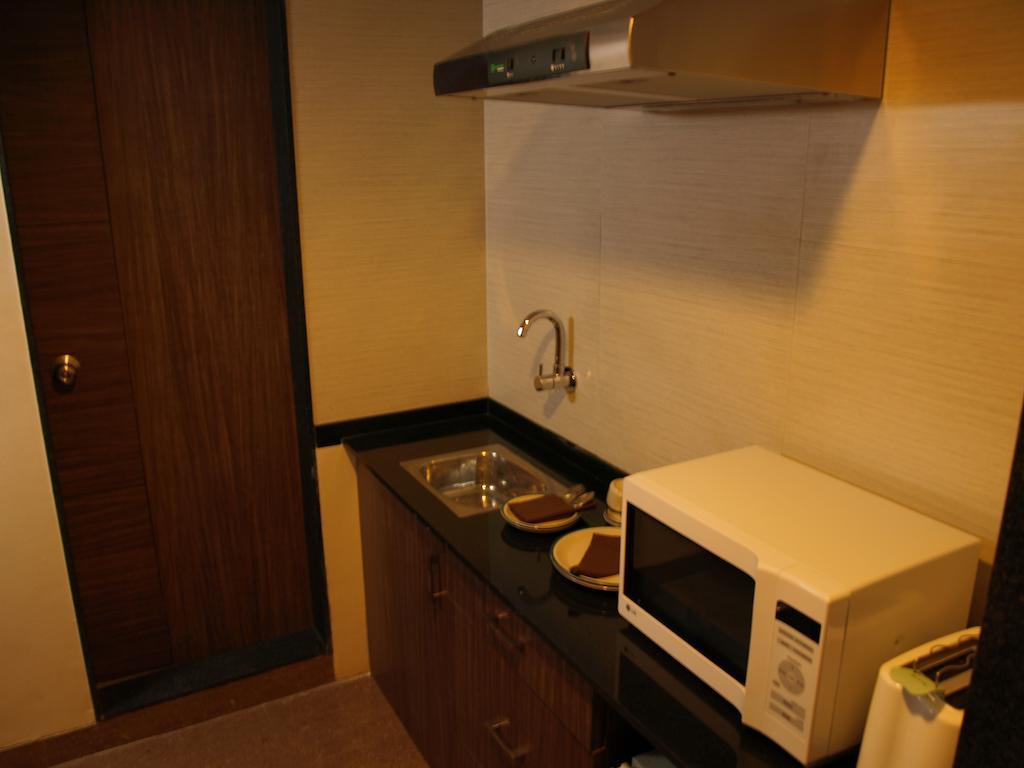 Kapila Business Hotel Пуне Екстер'єр фото