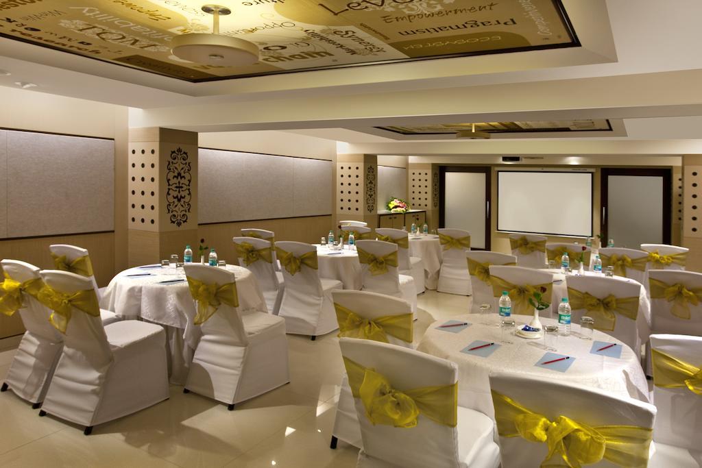 Kapila Business Hotel Пуне Екстер'єр фото