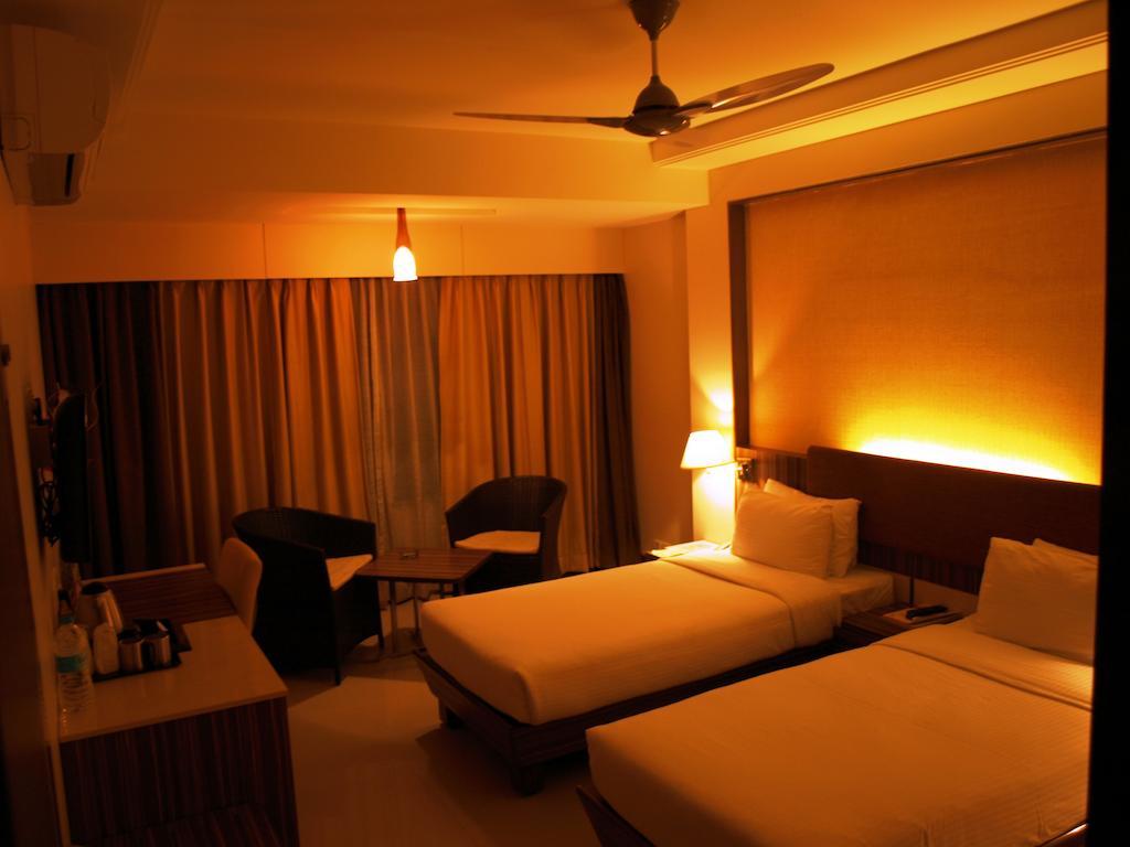 Kapila Business Hotel Пуне Екстер'єр фото