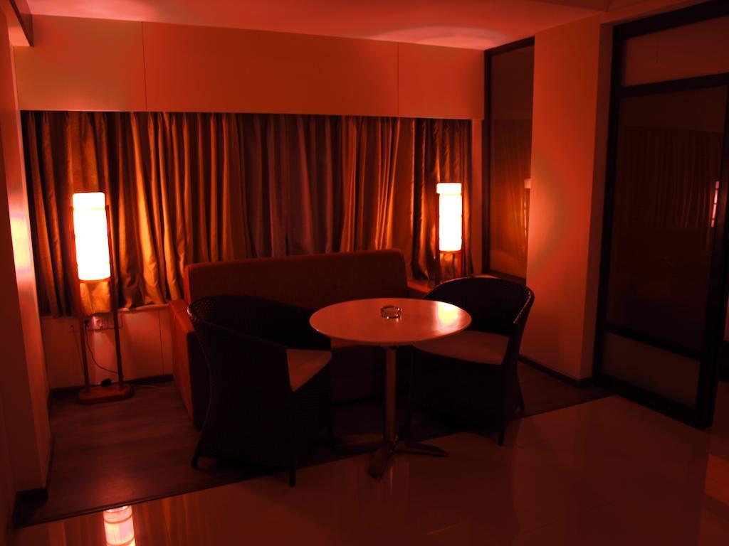 Kapila Business Hotel Пуне Екстер'єр фото