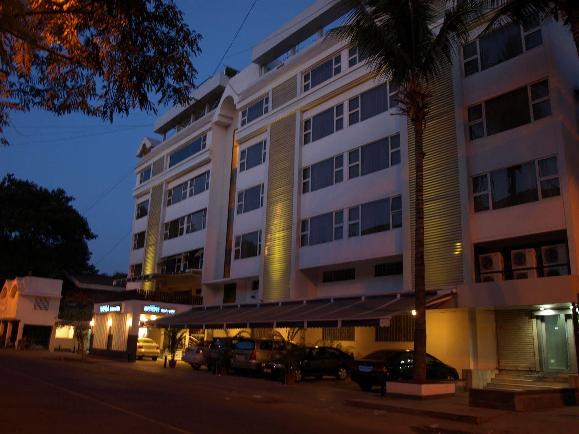 Kapila Business Hotel Пуне Екстер'єр фото