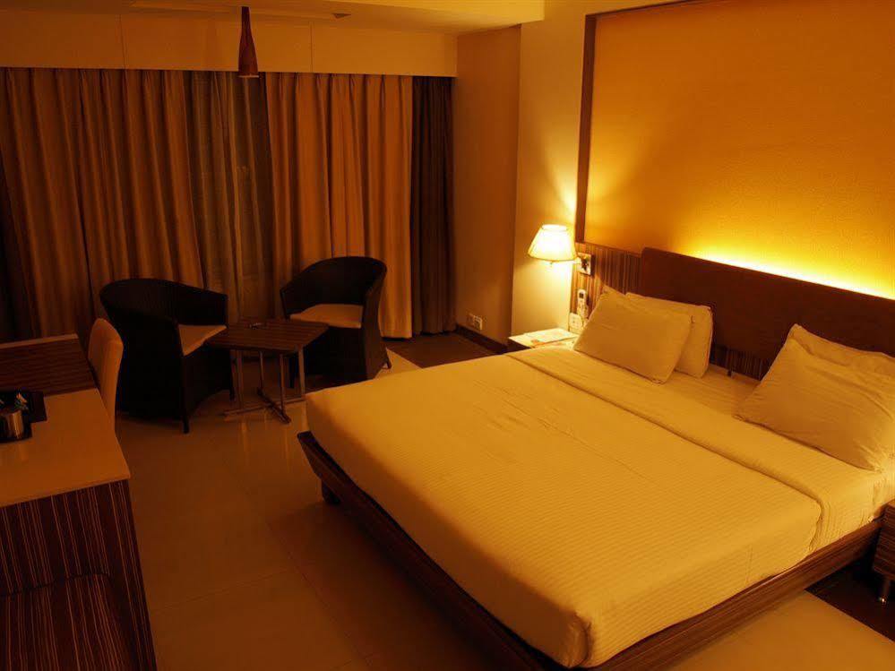 Kapila Business Hotel Пуне Екстер'єр фото