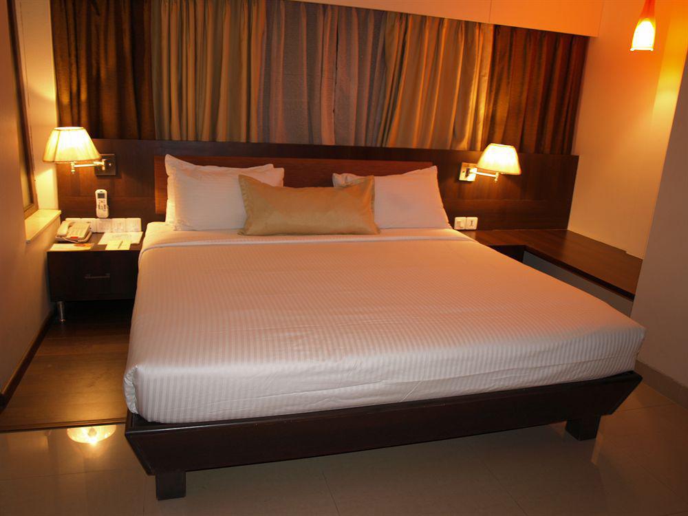 Kapila Business Hotel Пуне Екстер'єр фото